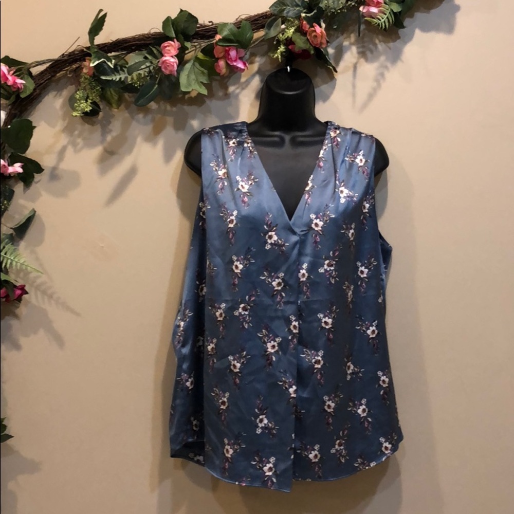 White House Black Market Floral Tank